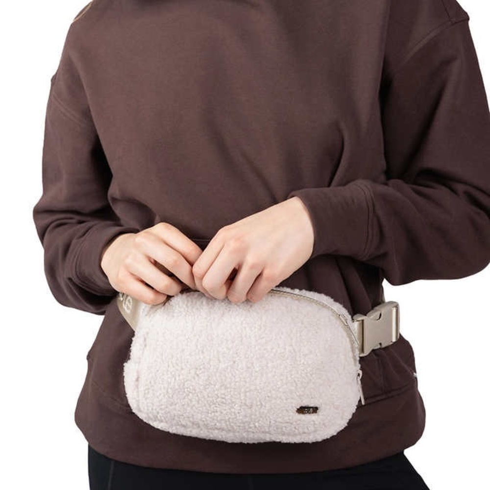 Lole NWT Cream Sherpa Belt Bag
